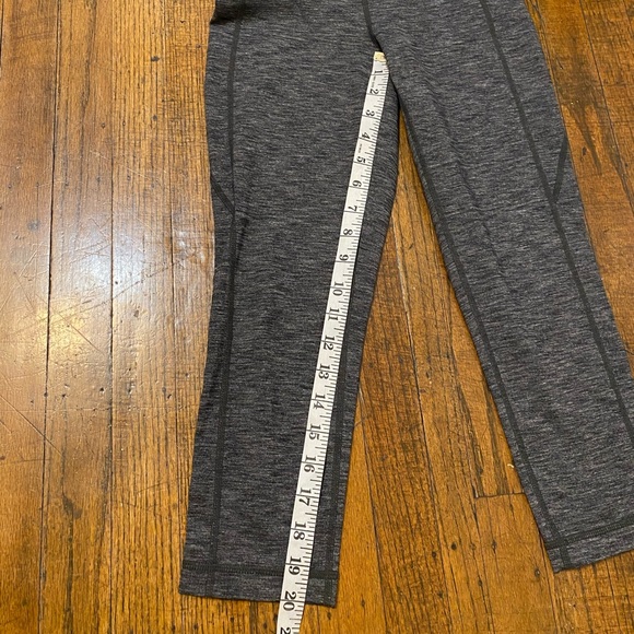 Athleta Revelation Gray Capri Leggings Size XS - Picture 9 of 9